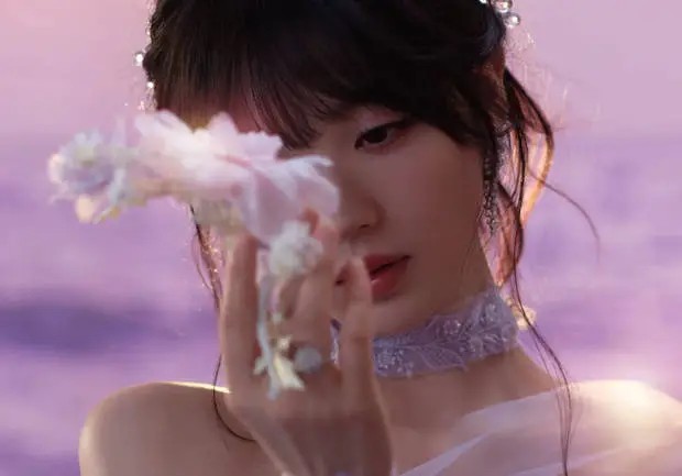 李湘连发多条动态炫英国王室,引网友反感,还疑似“双标变脸”!