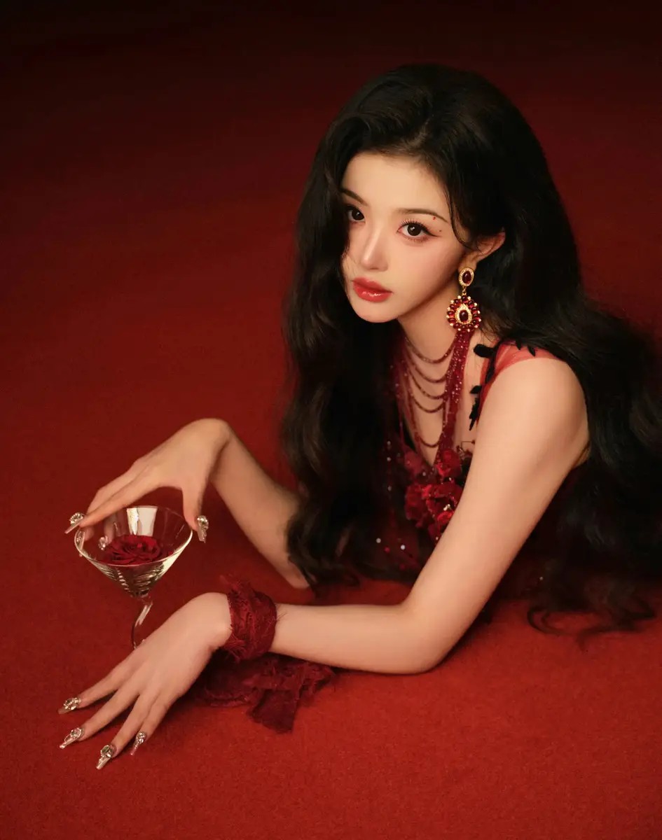 佘诗曼为许绍雄女儿庆29岁生日！暖心陪伴治愈丧父悲痛：你并不孤单